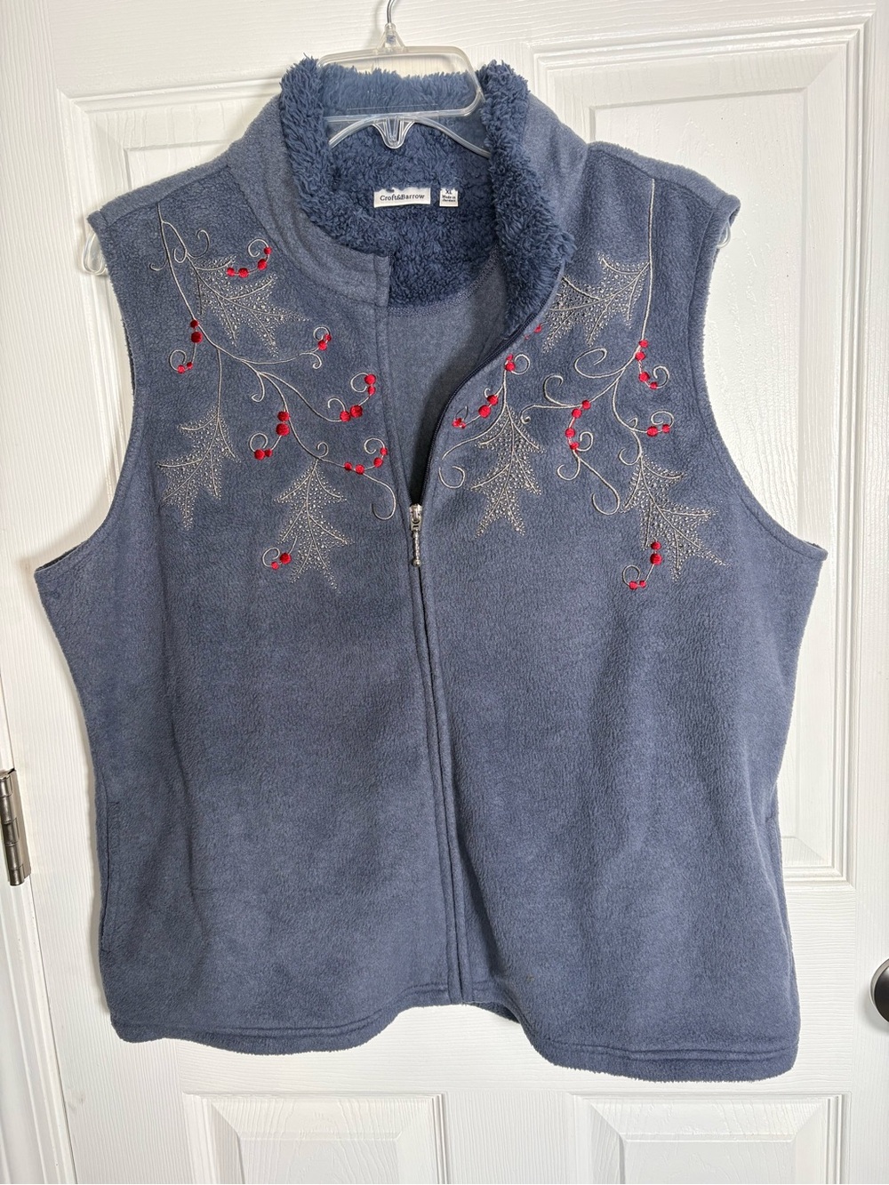croft & barrow Christmas blue fleece vest with red embroidered berries Size XL